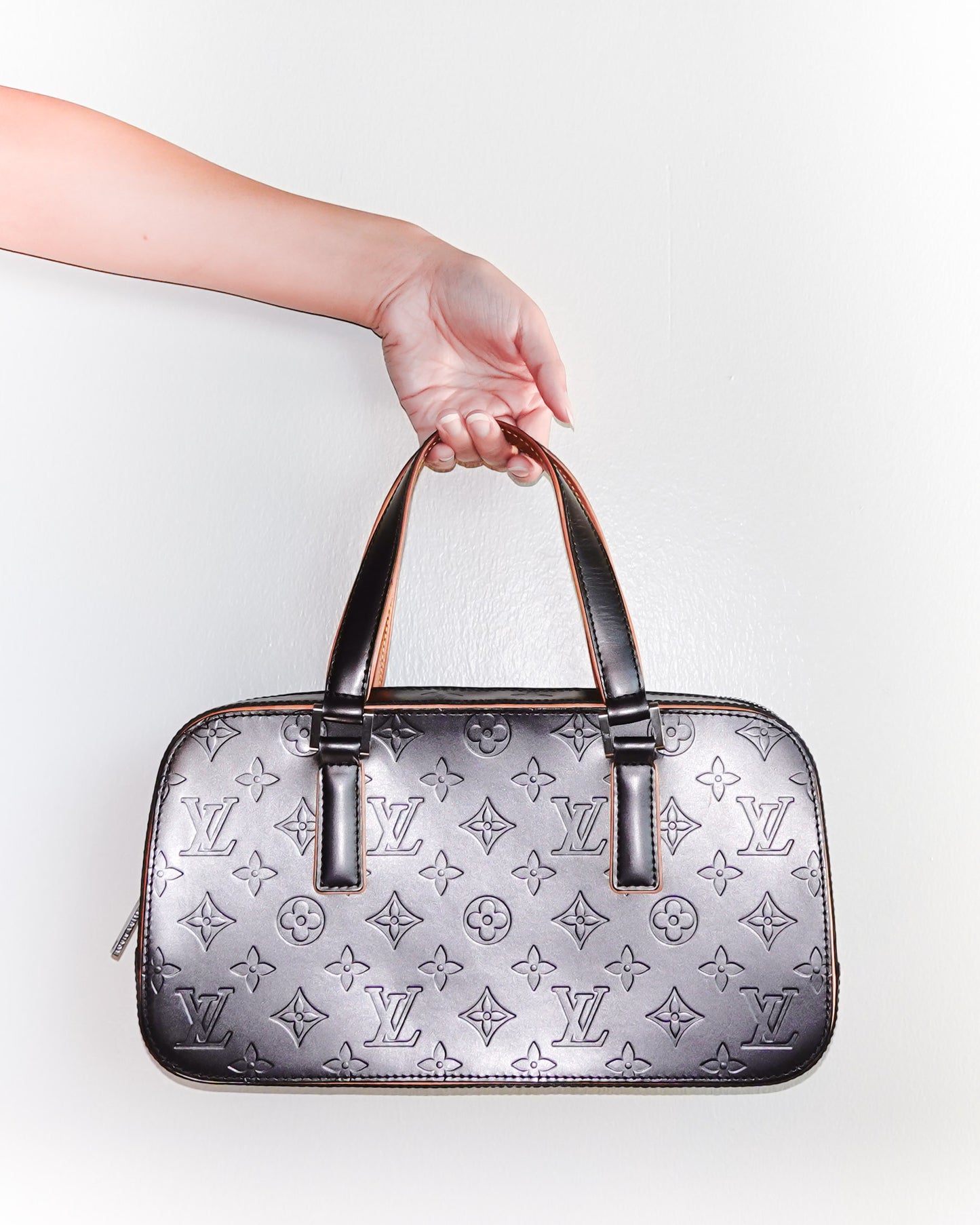 Louis Vuitton 2003 Monogram Shelton Silver Matte