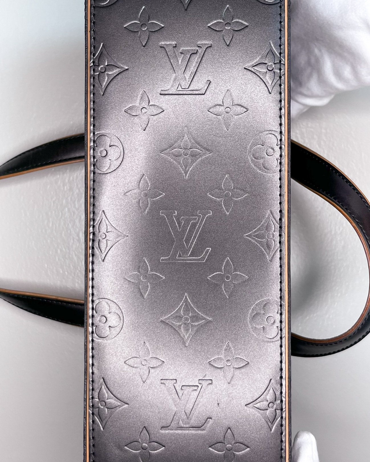 Louis Vuitton 2003 Monogram Shelton Silver Matte